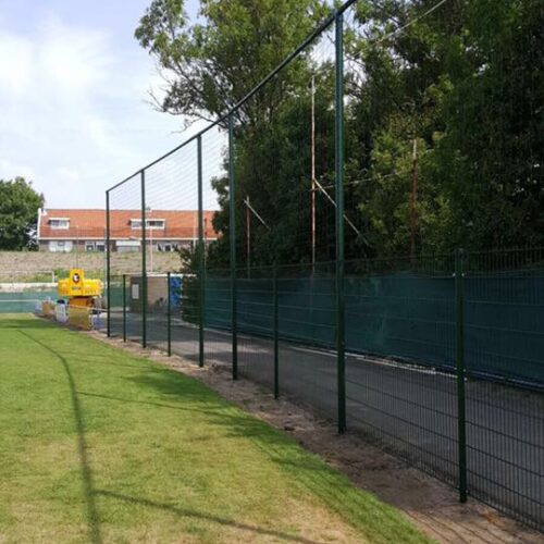 Ballenvanger net 26 Naast het leveren van ballenvangernetten voor iedere sport, kunnen we ook de levering en montage van uw complete ballenvangers verzorgen